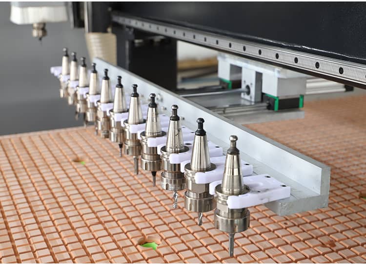 Seguendo la rivista Tool Type In-Line, 12 cambio utensili automatici