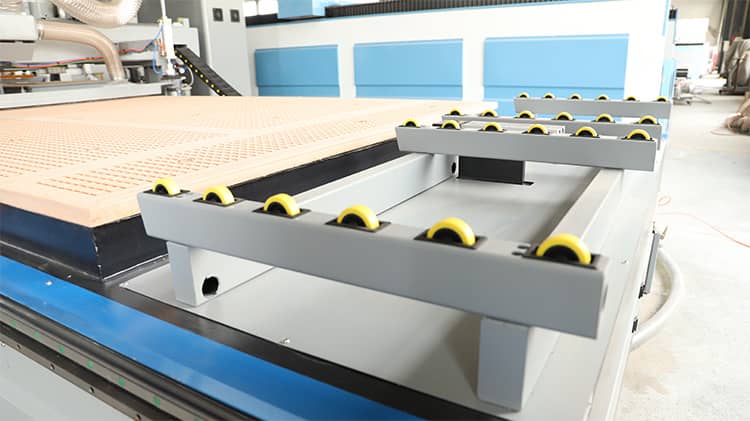 Macchina CNC per la realizzazione del gabinetto