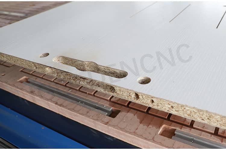 Macchina CNC per mobili in legno