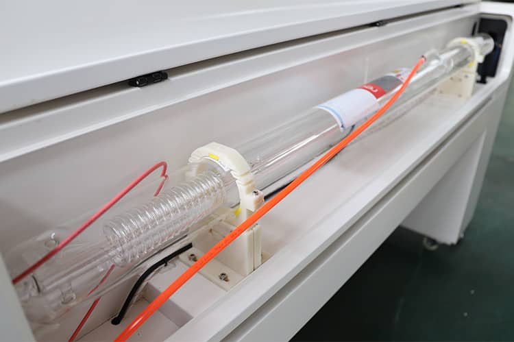 Incisore laser da 60 W.