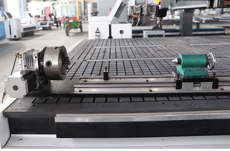 Macchina CNC in legno a 4 assi