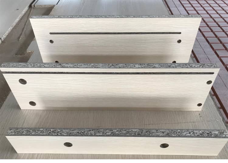 Macchina per la produzione di mobili in legno