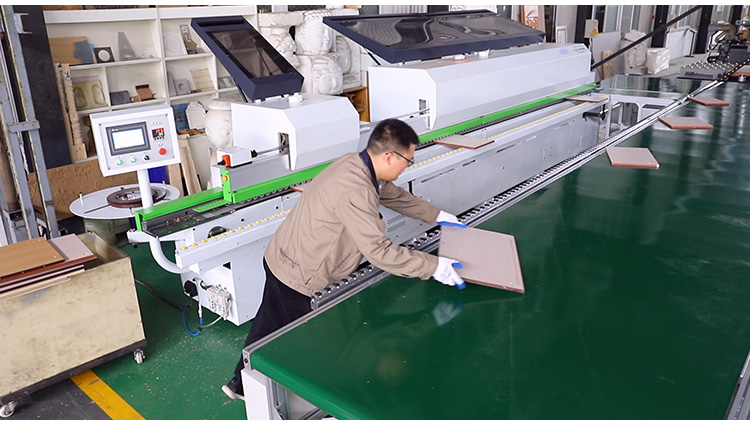 MACCHINA DI BANDING AUTOMATICA CNC in legno con linea rotante