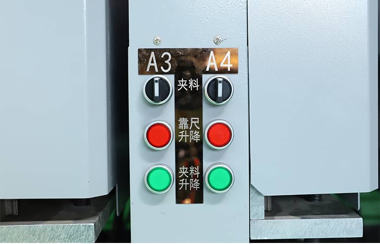 Macchinatura a slot in legno massello CNC18