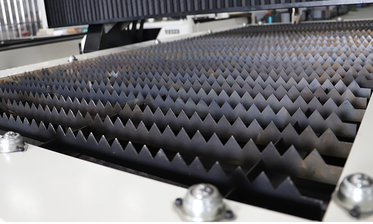 Cutter di plasma metallico