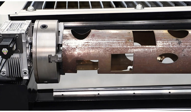 Taglio del plasma dell'asse rotativo montato sul lato