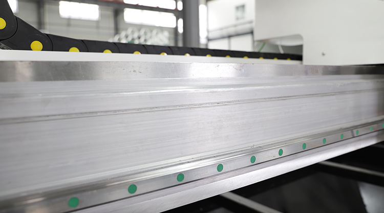 macchine da taglio laser in fibra metallica 