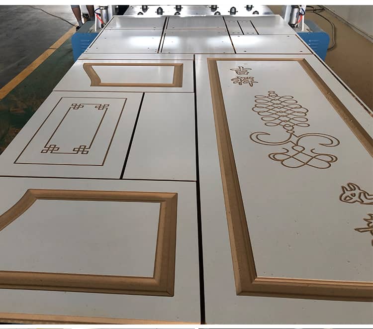 Attrezzatura per la produzione di mobili