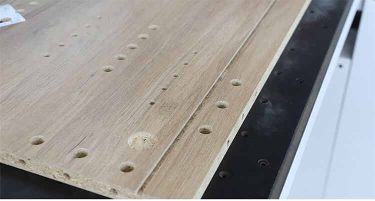 Applicazione di perforazione in legno CNC _18