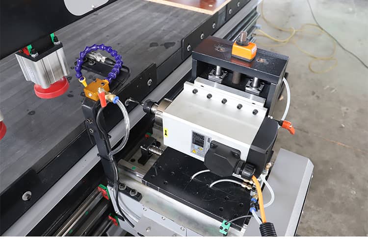 trapano intagliato in legno