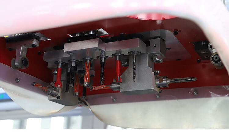 macchina perforazione in legno CNC